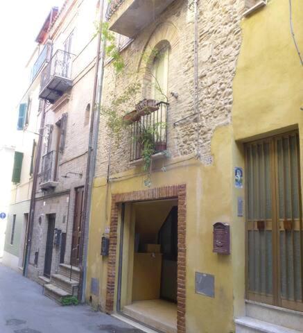 Medieval Apartment Vasto Esterno foto